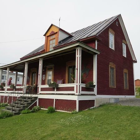 La Vieille Maison Rouge Saint-Tite Экстерьер фото