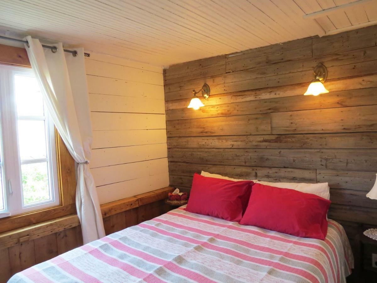 La Vieille Maison Rouge Saint-Tite Экстерьер фото