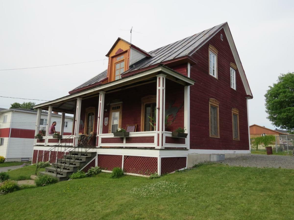 La Vieille Maison Rouge Saint-Tite Экстерьер фото