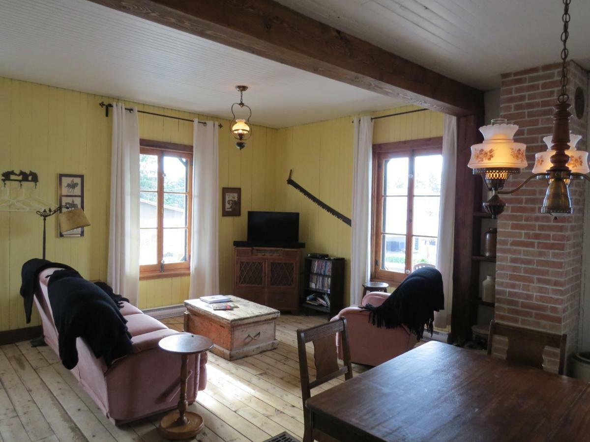La Vieille Maison Rouge Saint-Tite Экстерьер фото