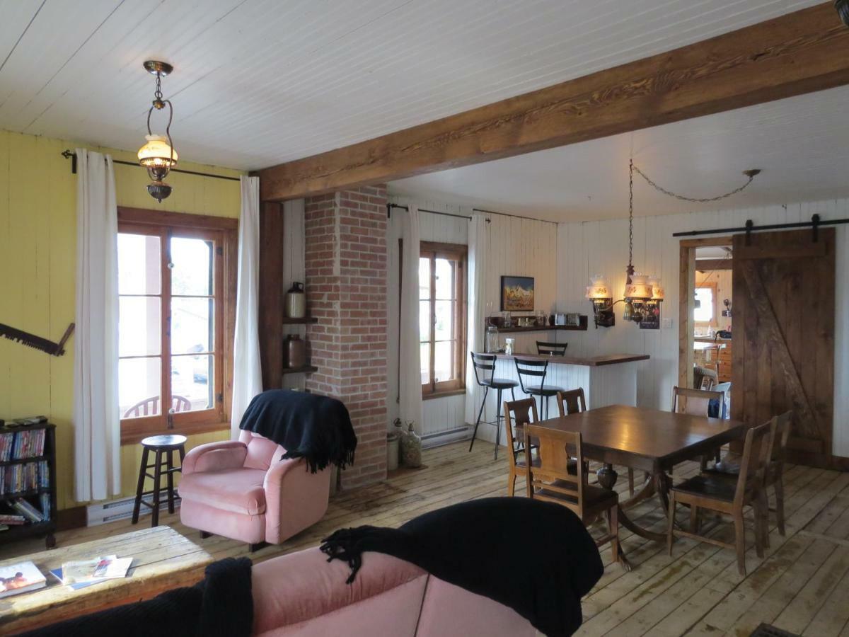 La Vieille Maison Rouge Saint-Tite Экстерьер фото